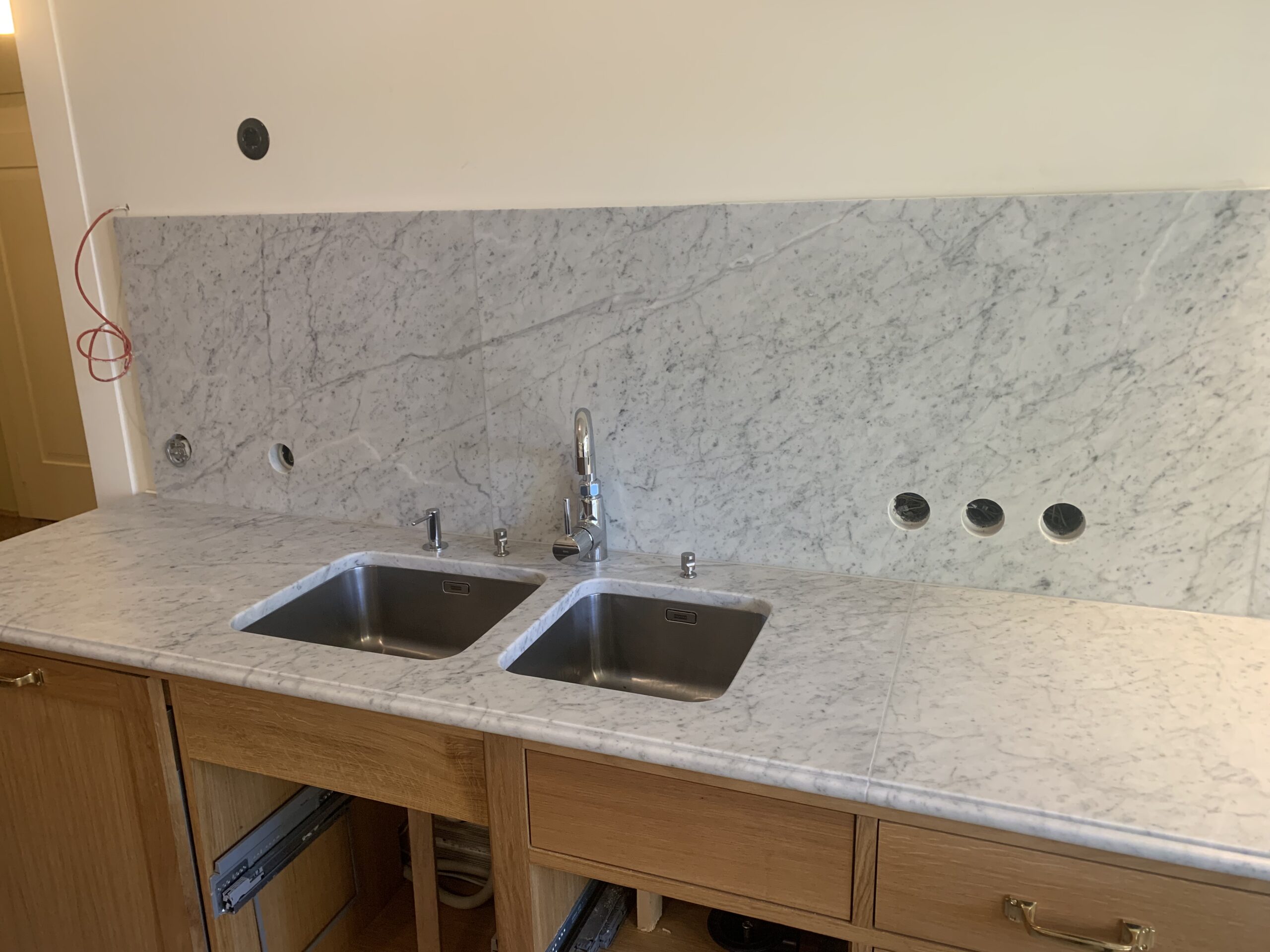 Carrara Marmor als Naturstein-Arbeitsplatte